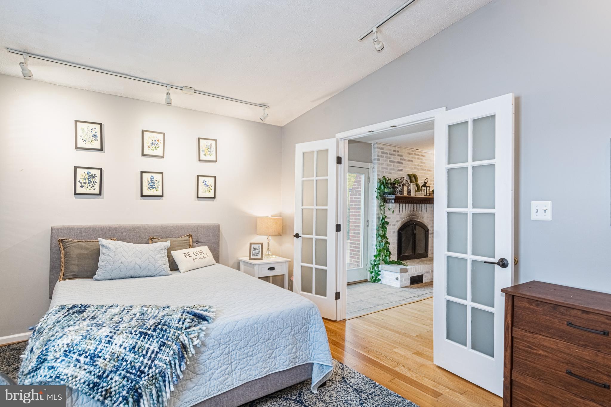 YORK MANOR - Residential