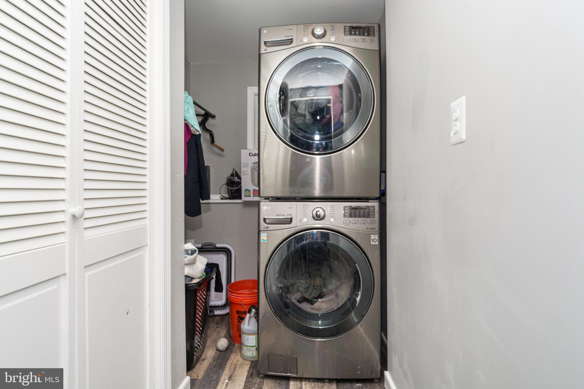 YORK MANOR - Residential