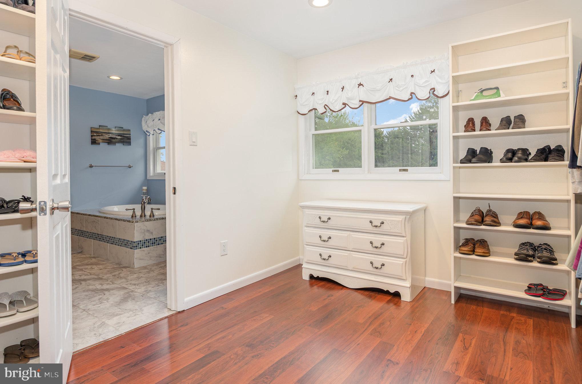 HUNTERS POINT - Residential