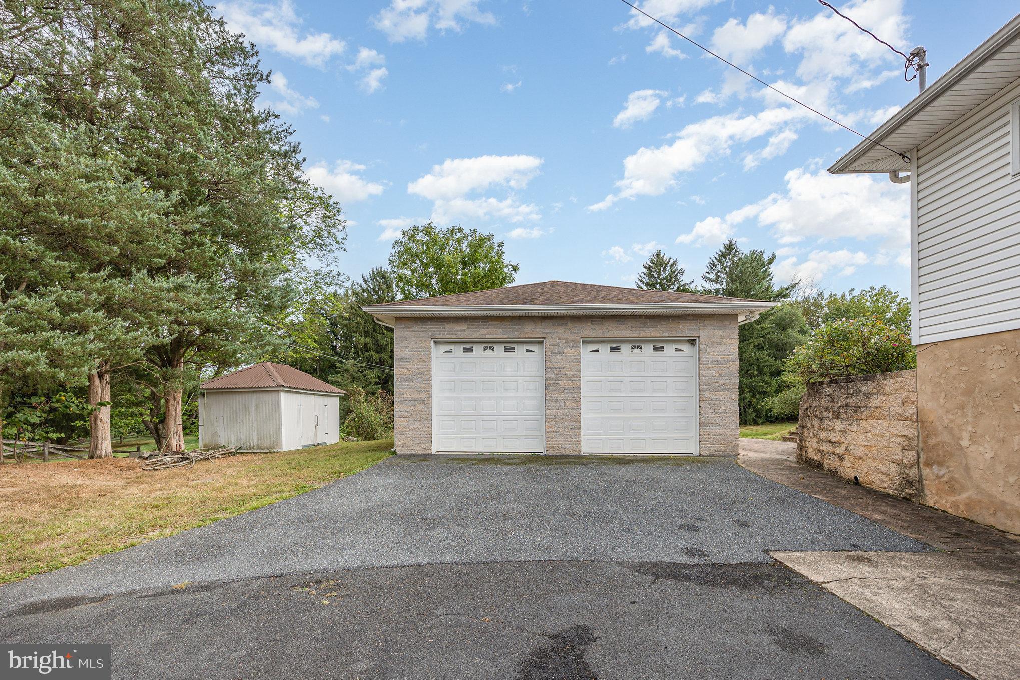 HUNTERS POINT - Residential