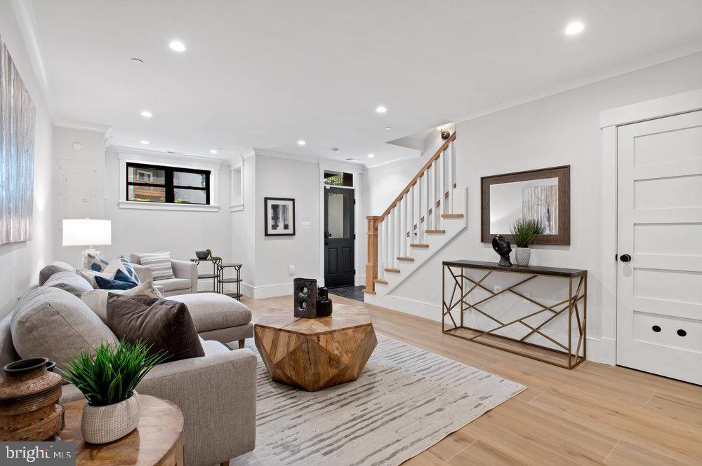 CAPITOL HILL EAST - Residential