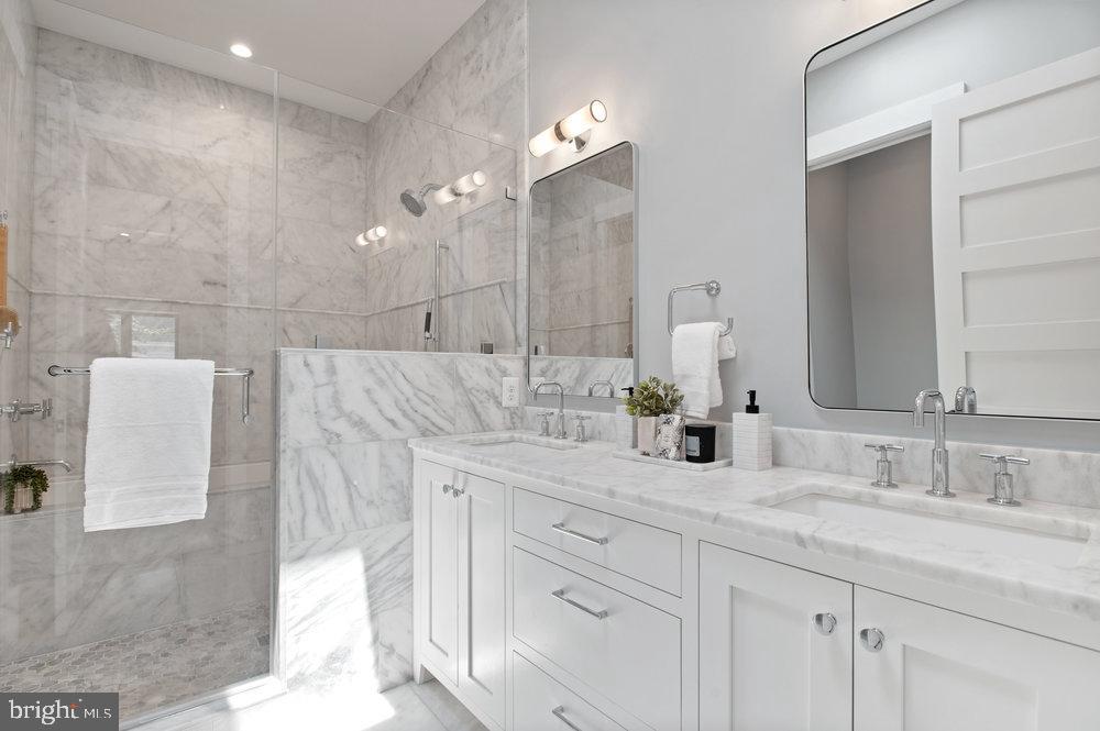 CAPITOL HILL EAST - Residential