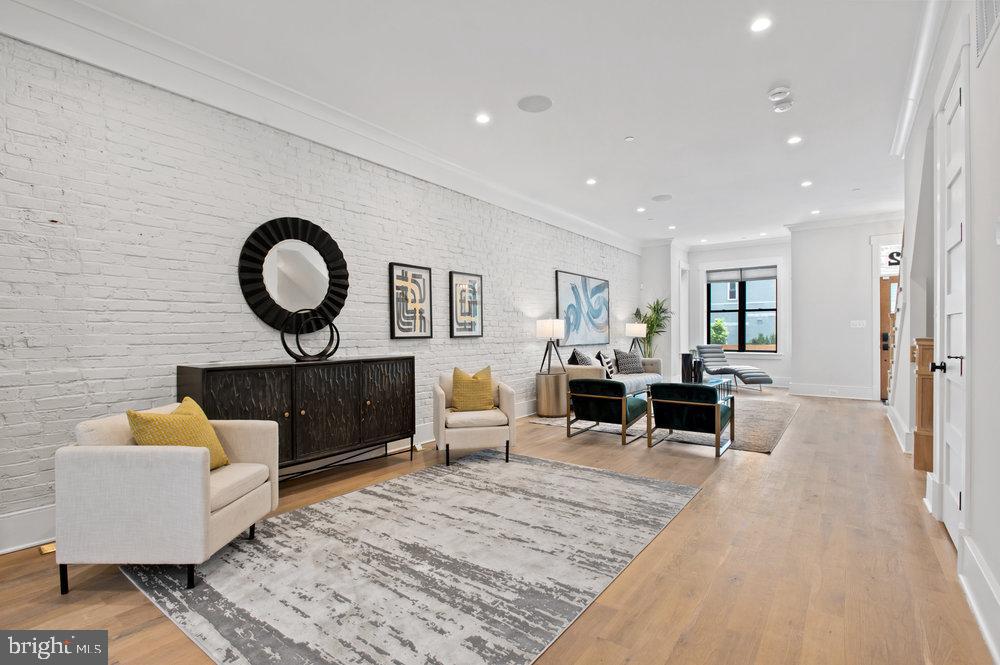 CAPITOL HILL EAST - Residential