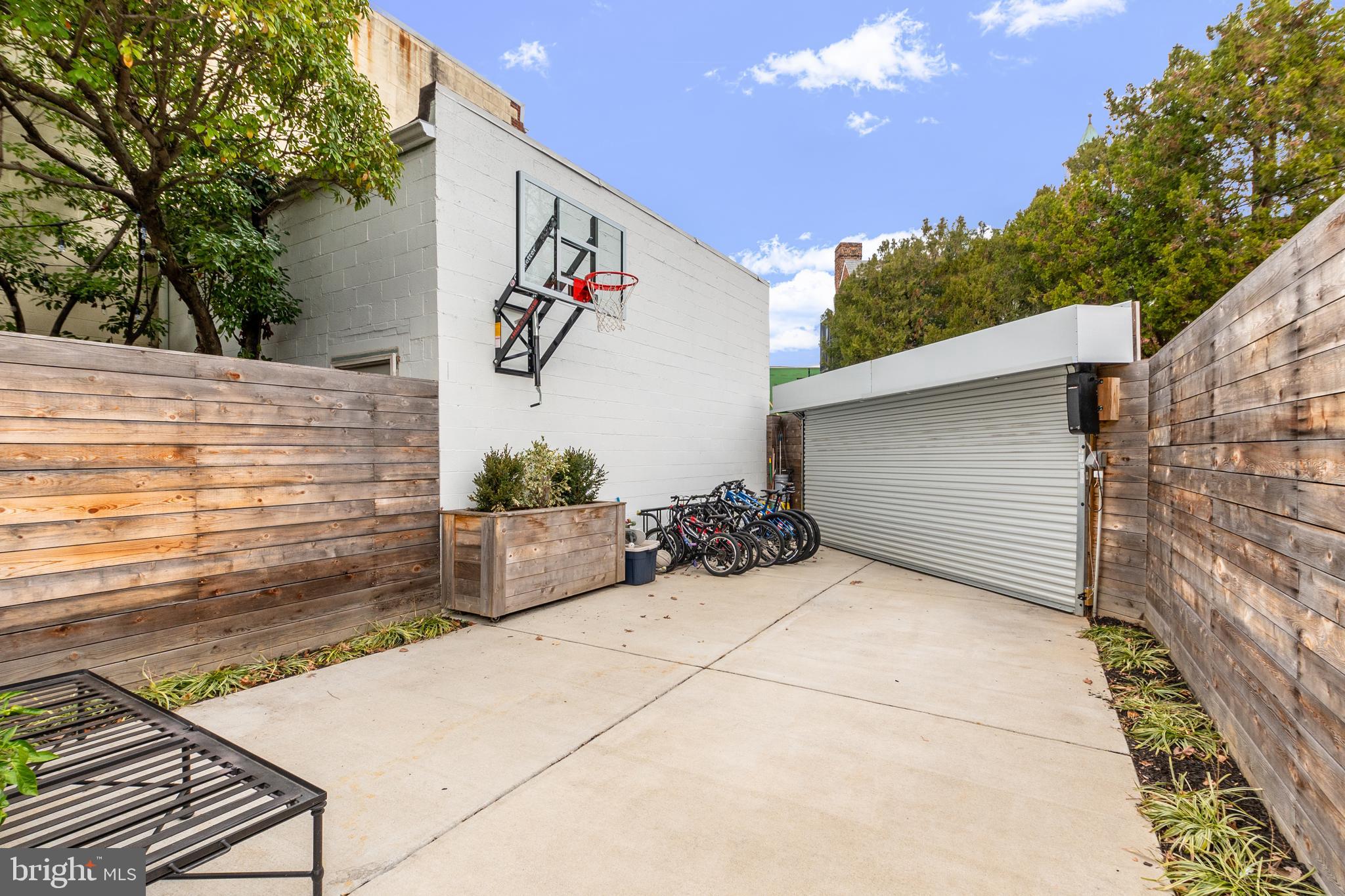 CAPITOL HILL EAST - Residential