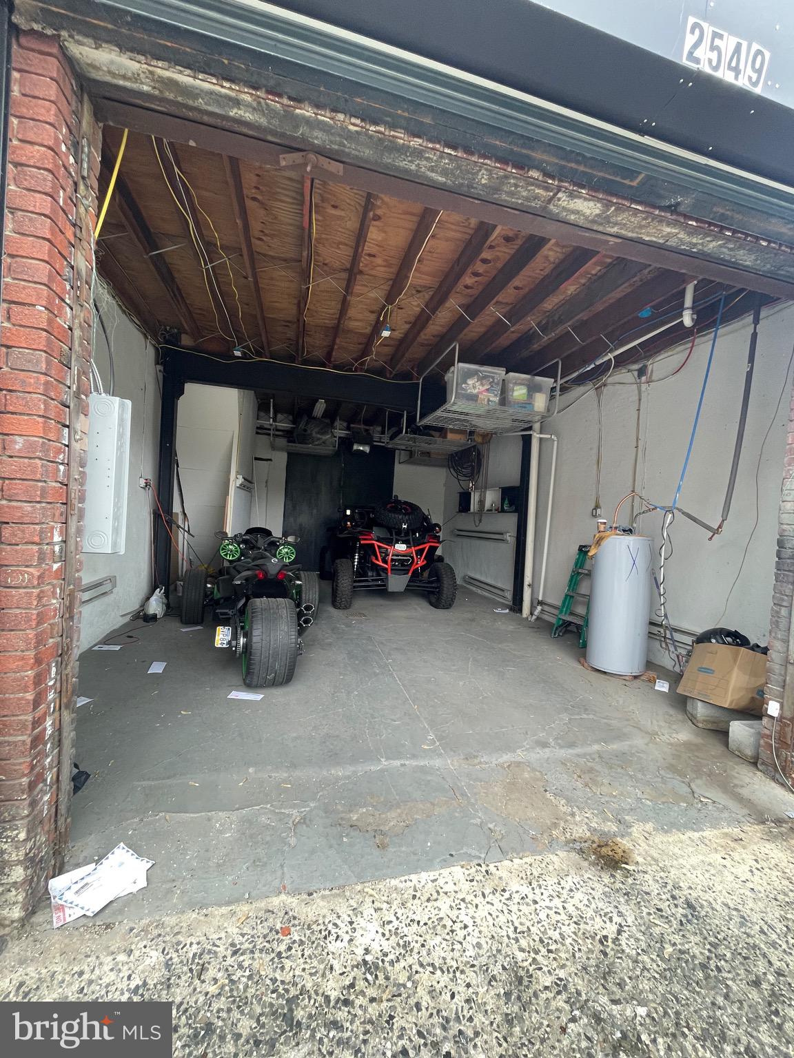 GARAGE + LOFT SPACE FOR RENT