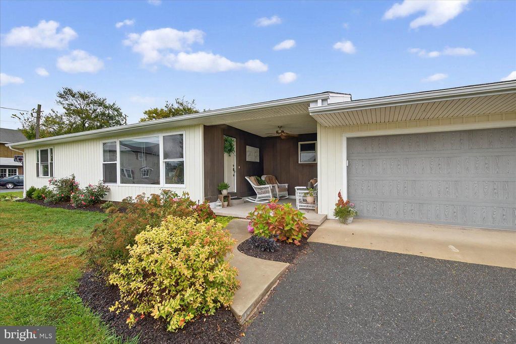 Photo of 1338 Reading Road, DENVER, PA 17517 (MLS # PALA2077588)