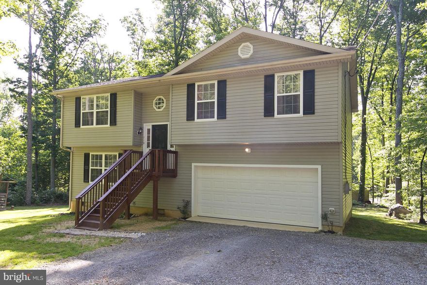 VERY WELL MAINTAINED HOME, ONLY 1 OWNER! SELLER(S) HAS DONE IMPROVEMENTS IN THE LAST 3 MONTHS. OVER SIZED 2 CAR  BASEMENT GARAGE. CAN ADD EXTRA BEDROOM OR OFIFCE IN BASEMENT. THIS SPLIT FOYER IS ON A CRAWL NOT SLAB! .PLENTY OF SPACE TO GROW. W/UNDERGROUND FENCE FOR YOUR PET, FIRE DEPARTMENT 5 MILES, COME SEE! ALL MEASUREMENTS APPROX. PLEASE GIVE 2 HOUR NOTICE. OWNER WILL LOOK AT REASONABLE OFFERS