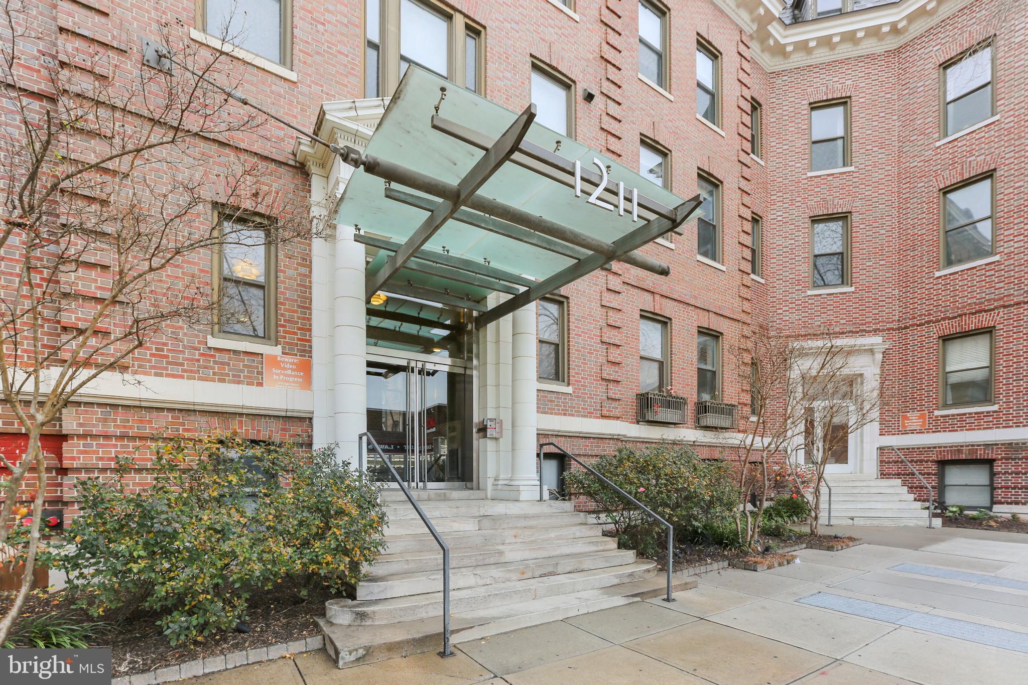 Beautiful one bedroom condo in heart of Federal Hill. Secure Building. Includes wood flooring, updated kitchen with granite & stainless steel appliances and washer/dryer in the unit. New refrigerator and dishwasher in 2023. Enjoy your private balcony. Building includes fitness center, basketball court, media lounge, courtyard & rooftop deck with amazing skyline views!. Close to the newly renovated Cross Street market, restaurants, shopping, inner harbor, parks, M&T Stadium for Ravens football games and Camden Yards for Baltimore Orioles baseball games. Great for commuters with the free Circulator bus stop up the street, Camden MARC and Light Rail trains to DC right down the road and easy access to I95 and I83.
650 OR HIGHER CREDIT SCORE. 18 OR OLDER TO APPLY. AVAILABLE JULY 1, 2025. $40 APPLICATION FEE. SCHEDULE ONLINE. PLEASE BE AWARE THAT THERE IS A TENANT CURRENTLY LIVING IN UNIT. 2 HOUR SHOWING NOTICE.