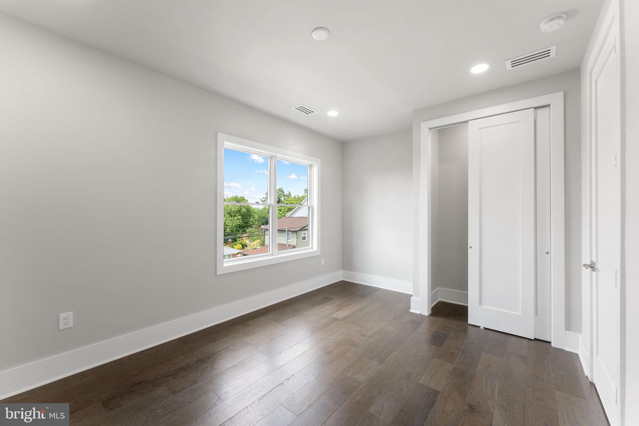 ARLINGTON VIEW - Residential