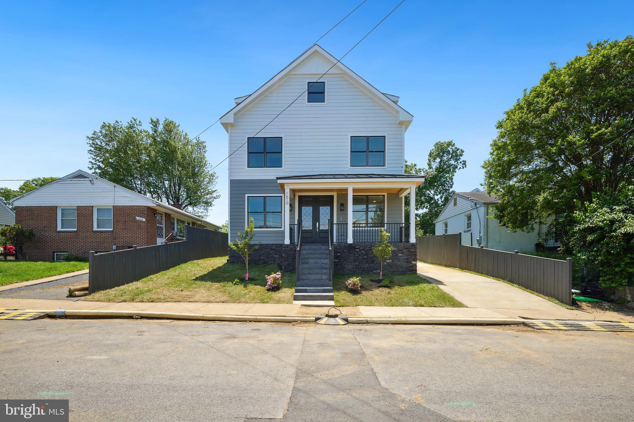 ARLINGTON VIEW - Residential