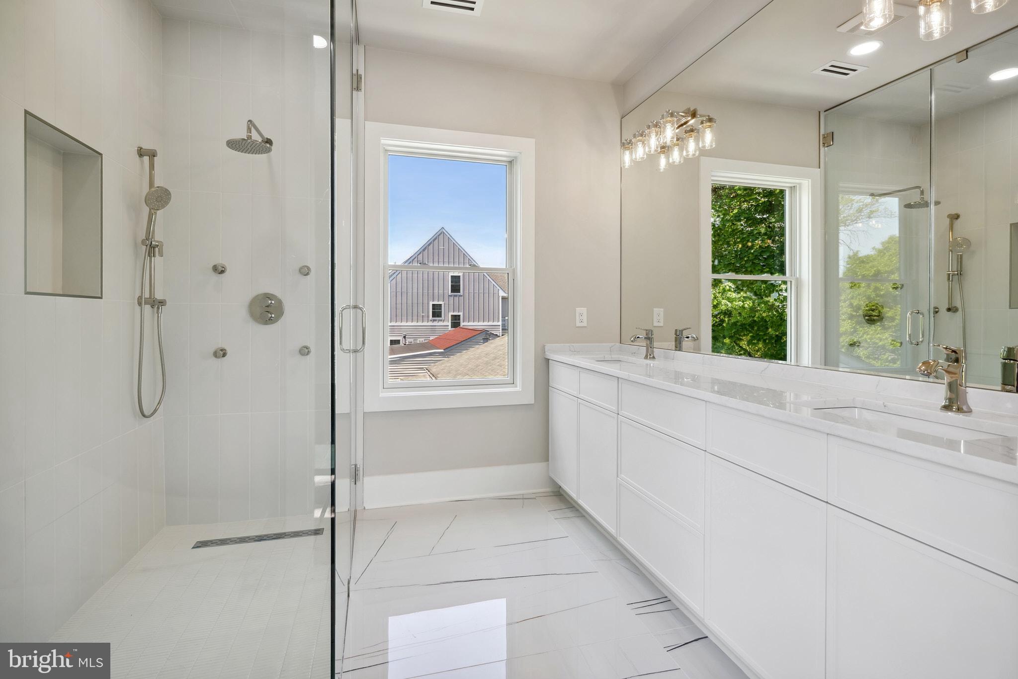 ARLINGTON VIEW - Residential