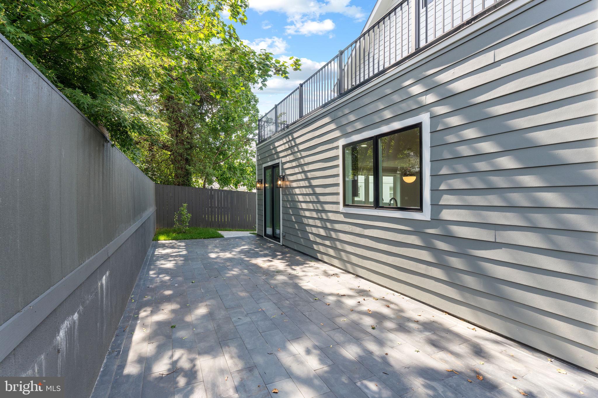 ARLINGTON VIEW - Residential