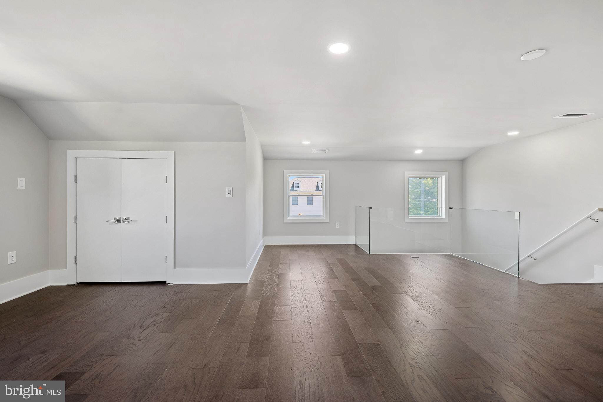 ARLINGTON VIEW - Residential