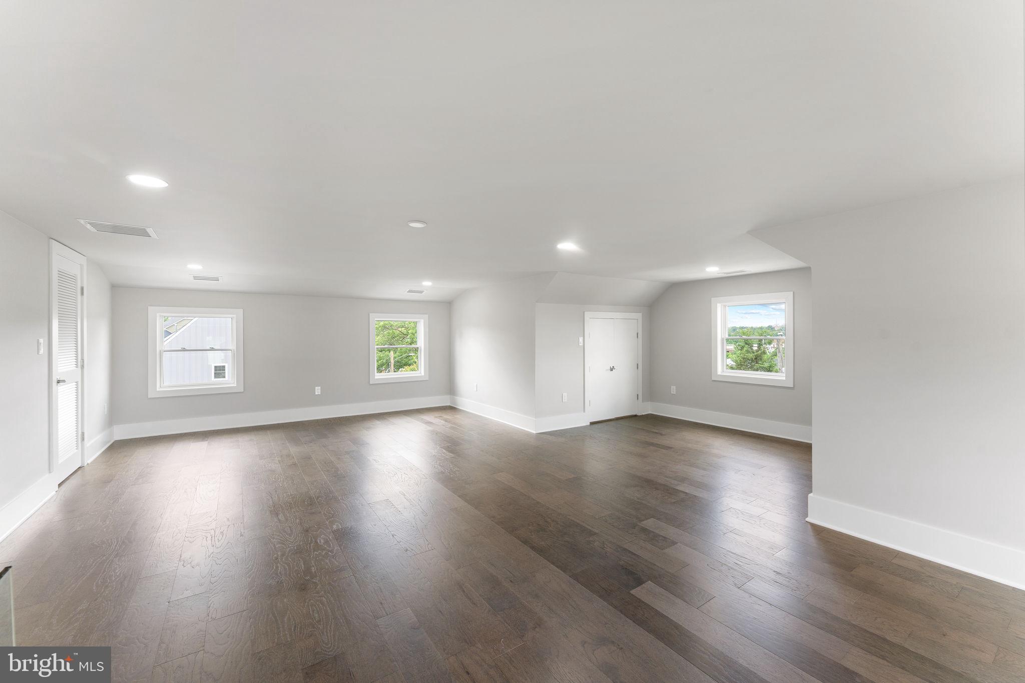 ARLINGTON VIEW - Residential