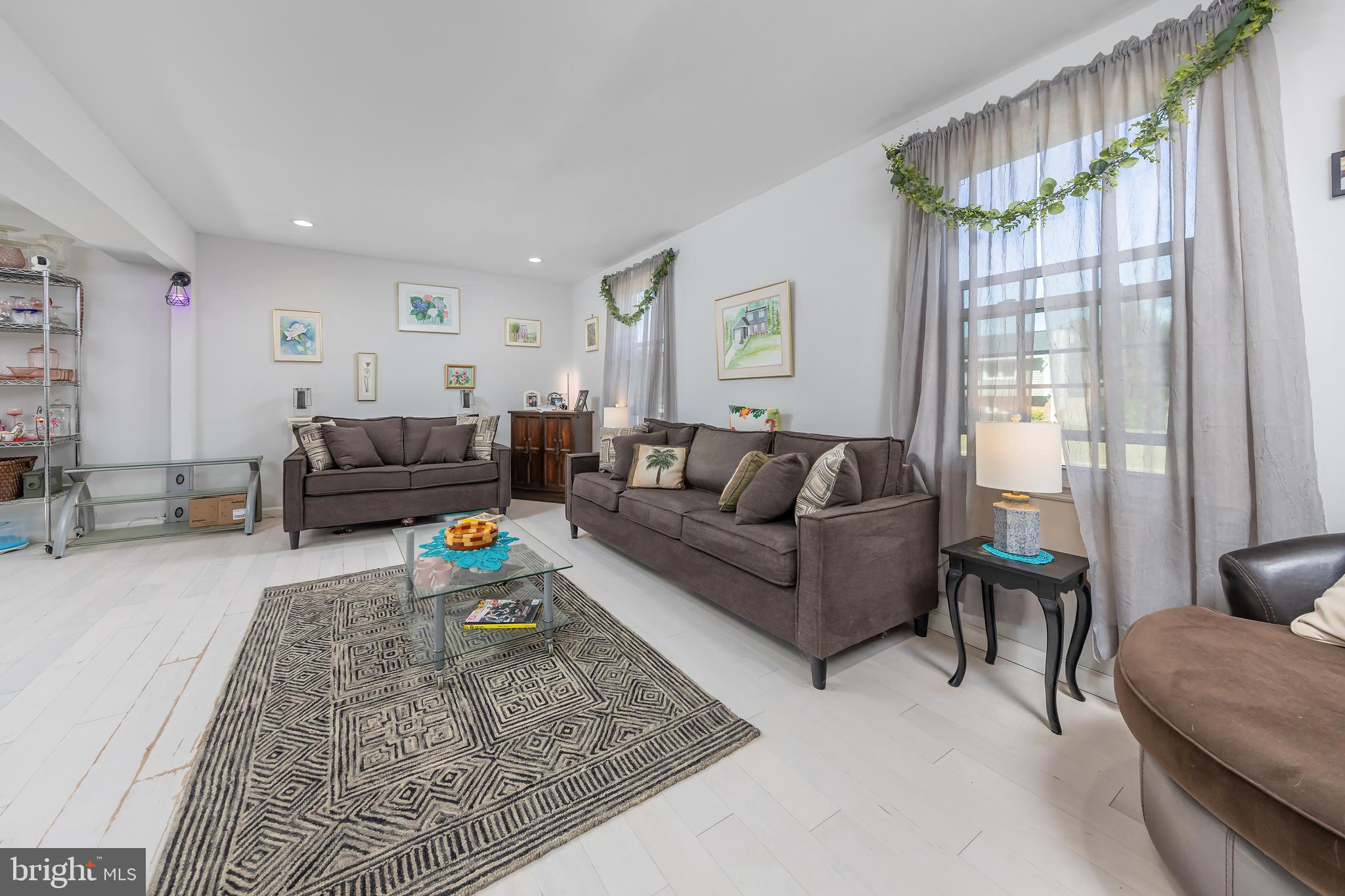 10 LORETTA BOULEVARD