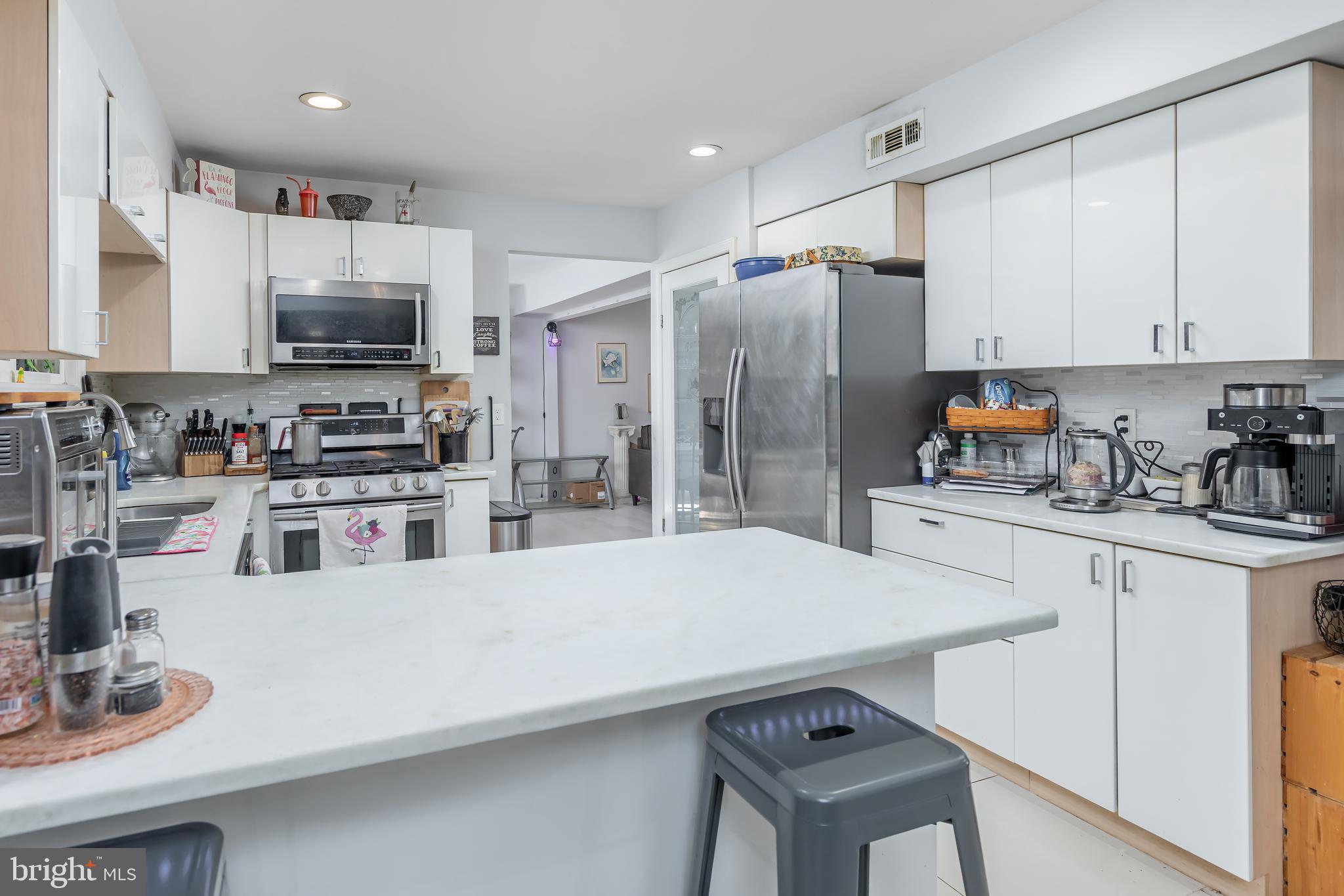 10 LORETTA BOULEVARD