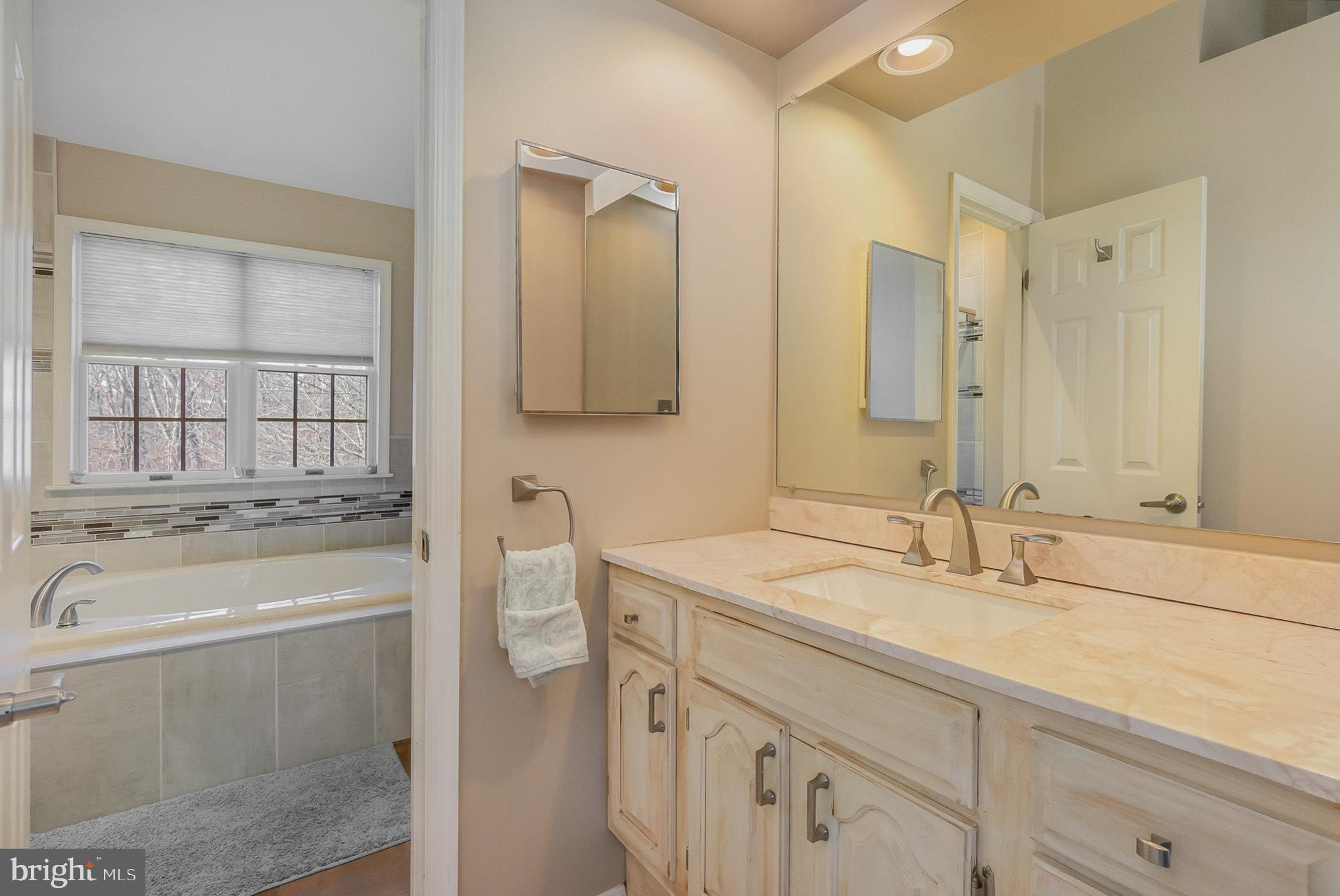 HAMPTON RIDGE - Residential