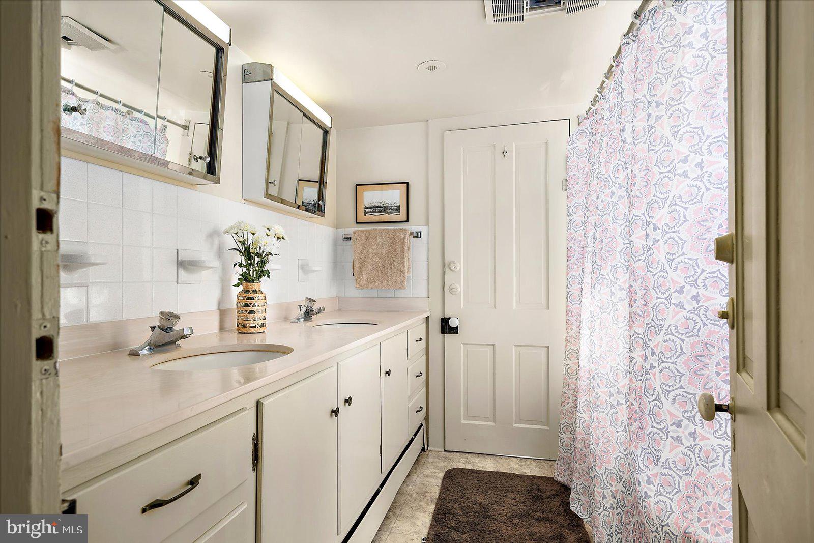 EASTERN NECK - Residential