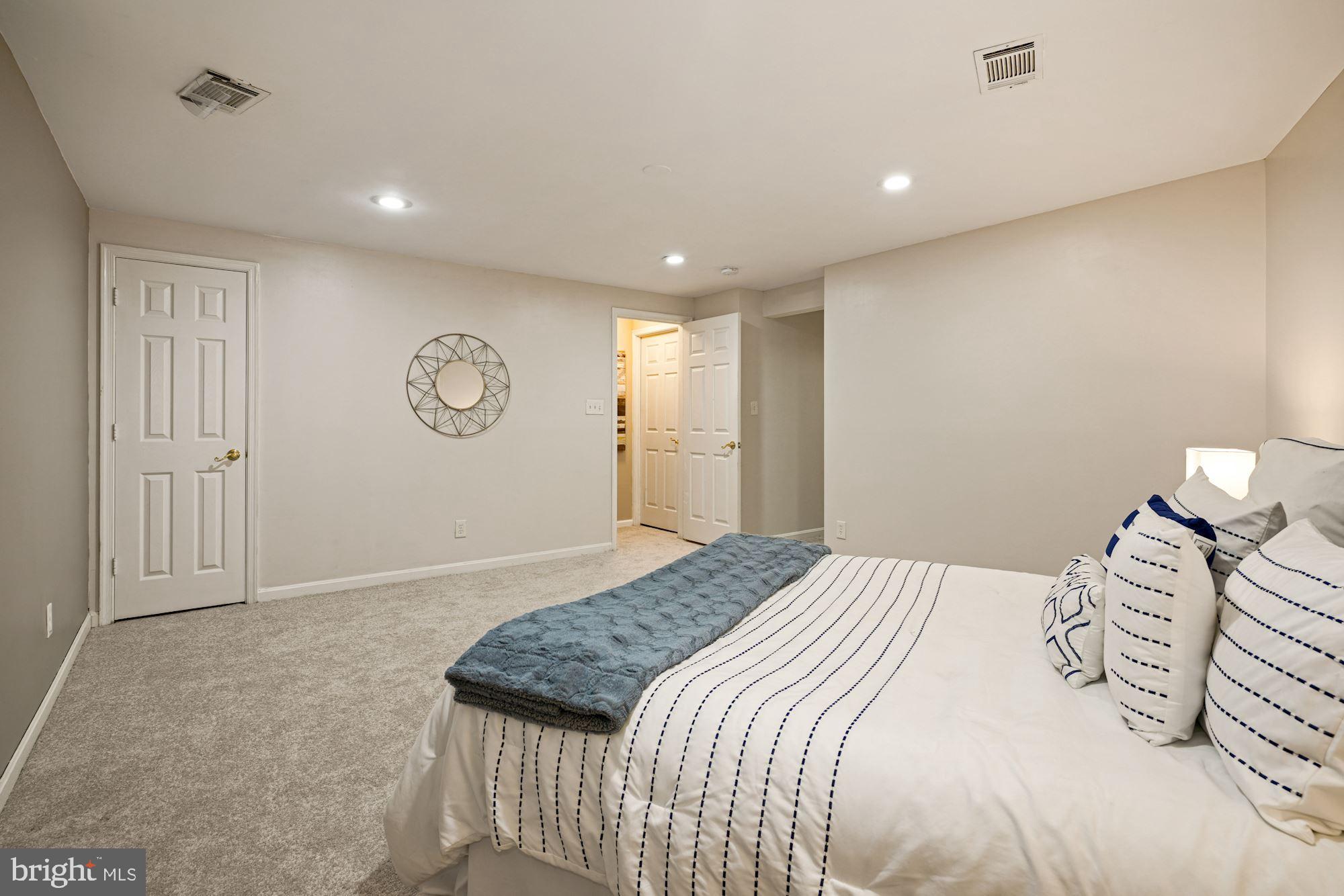 KINGSTOWNE - Residential