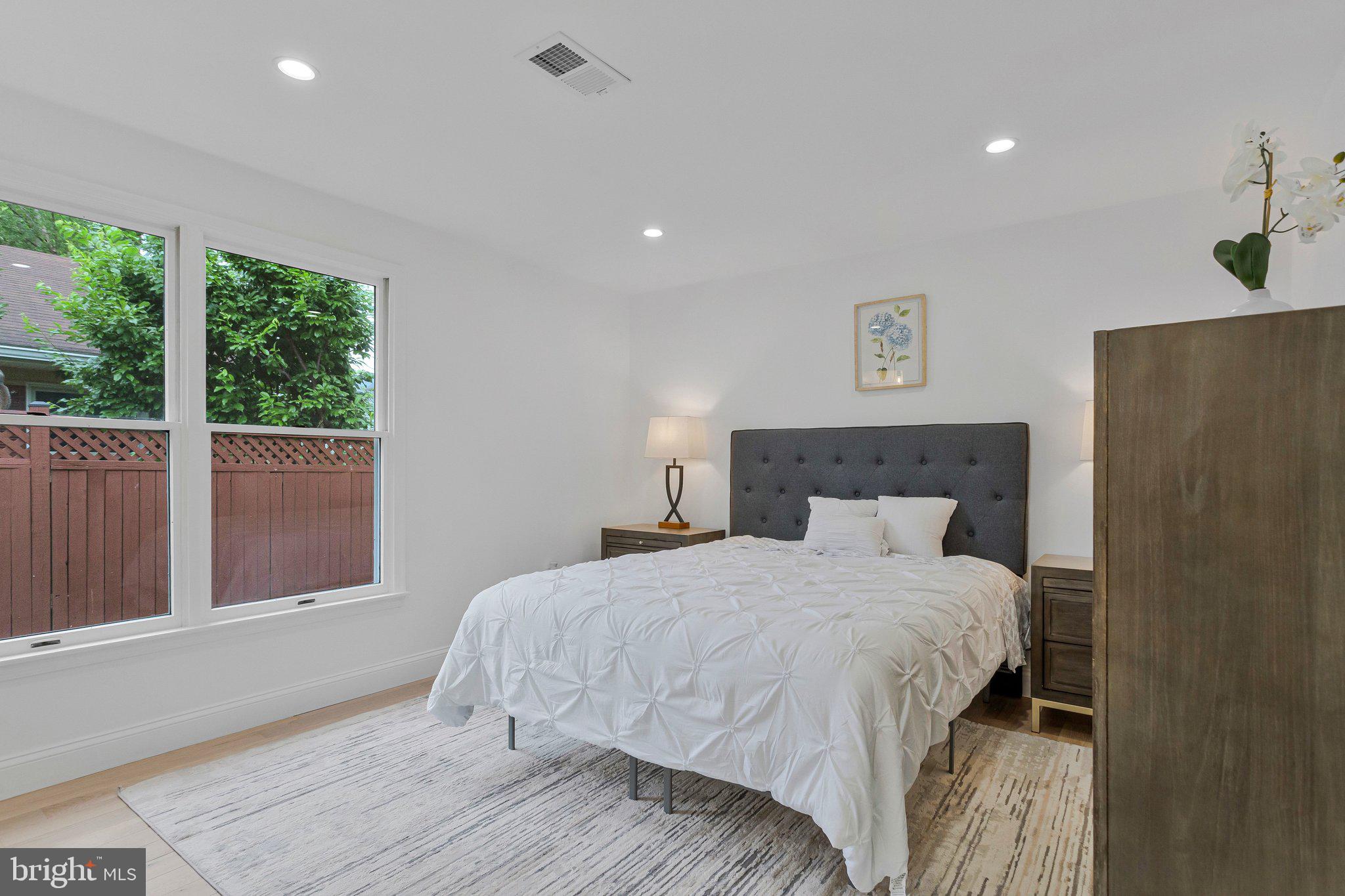 OYSTER HARBOR - Residential