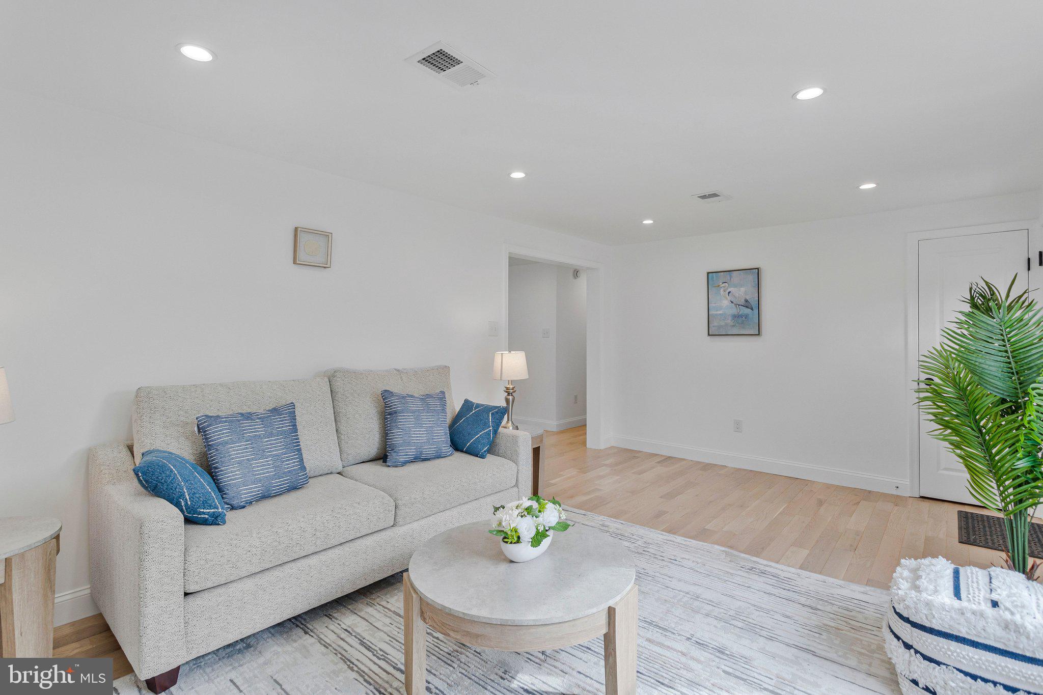 OYSTER HARBOR - Residential