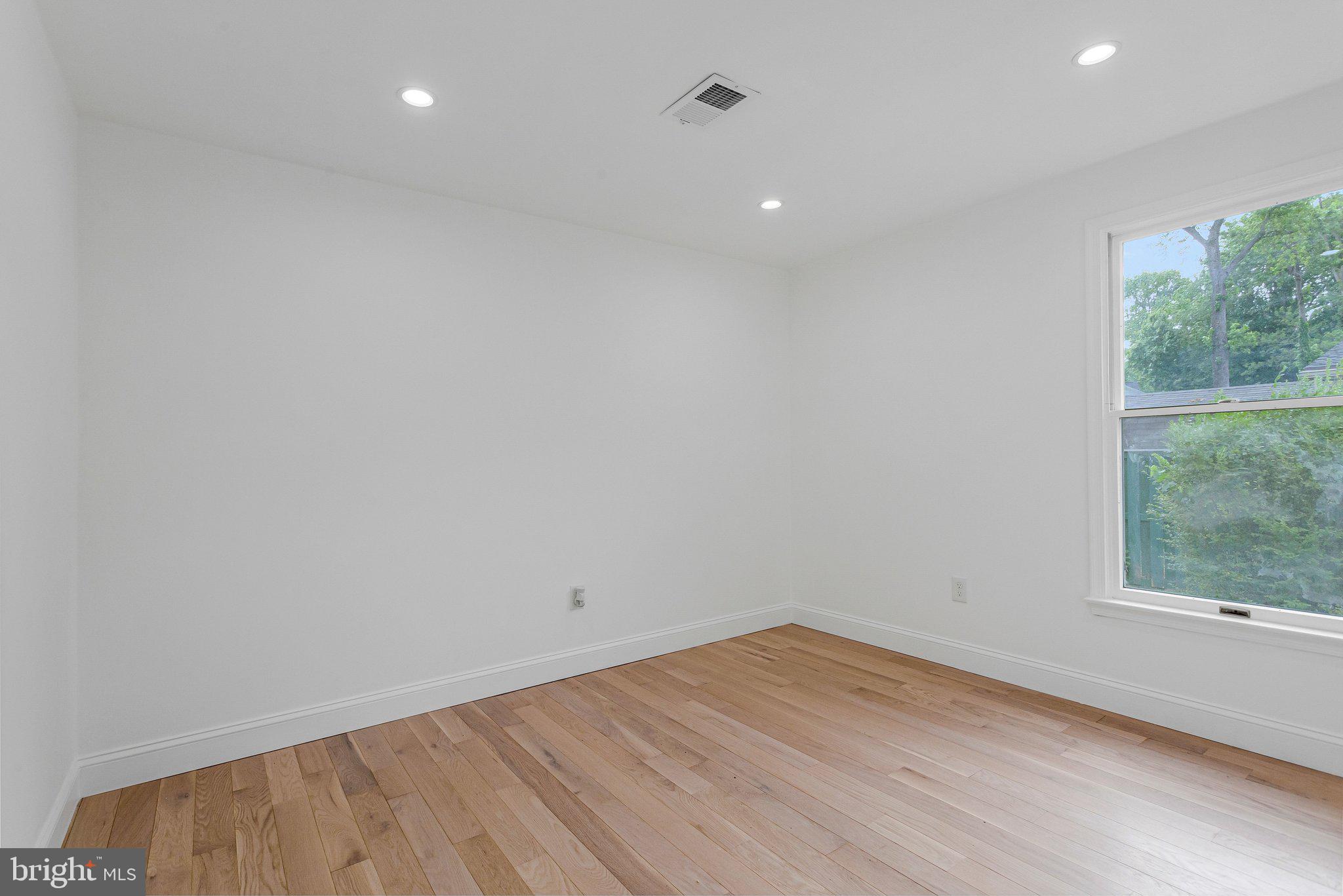 OYSTER HARBOR - Residential