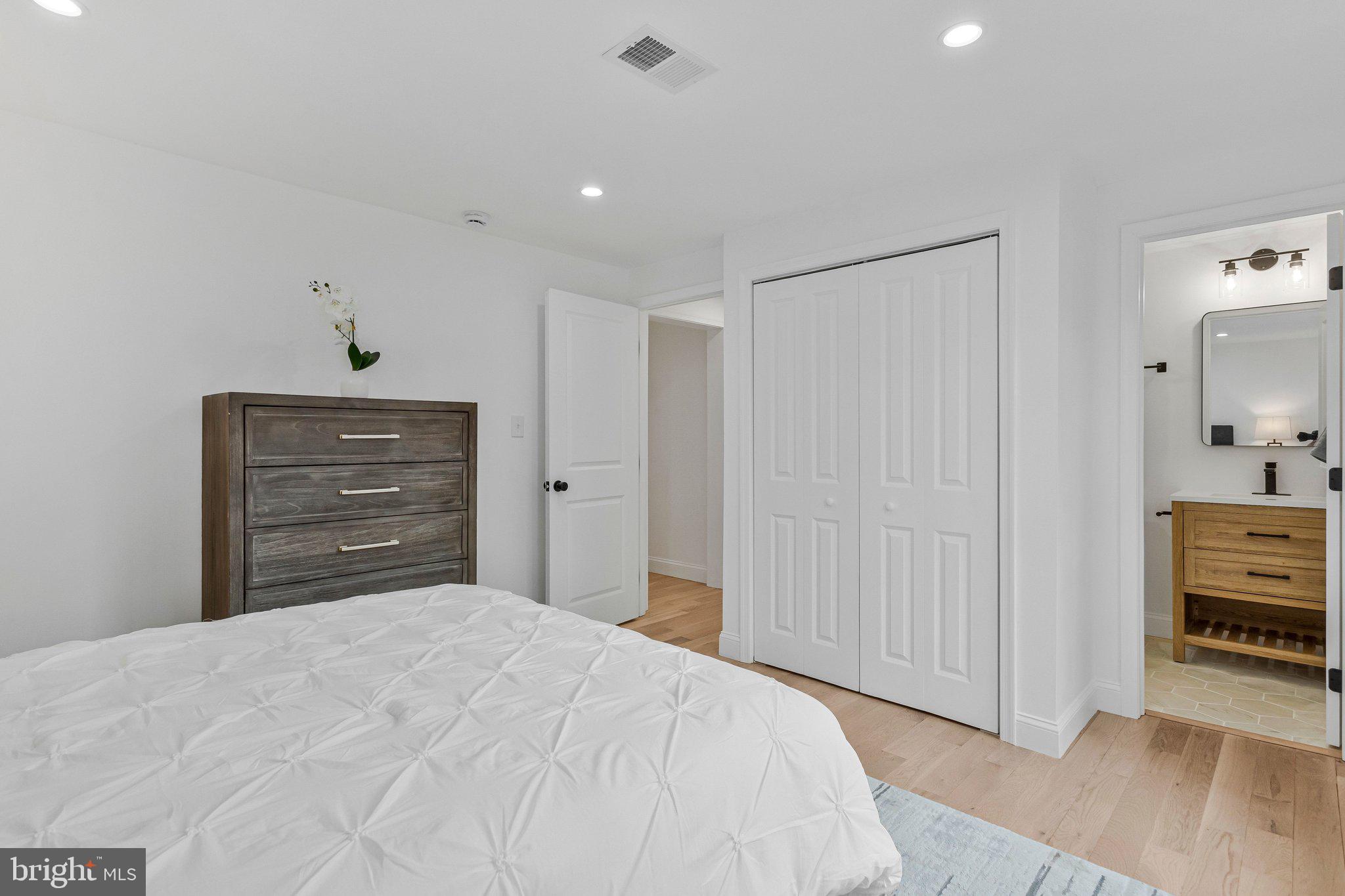 OYSTER HARBOR - Residential