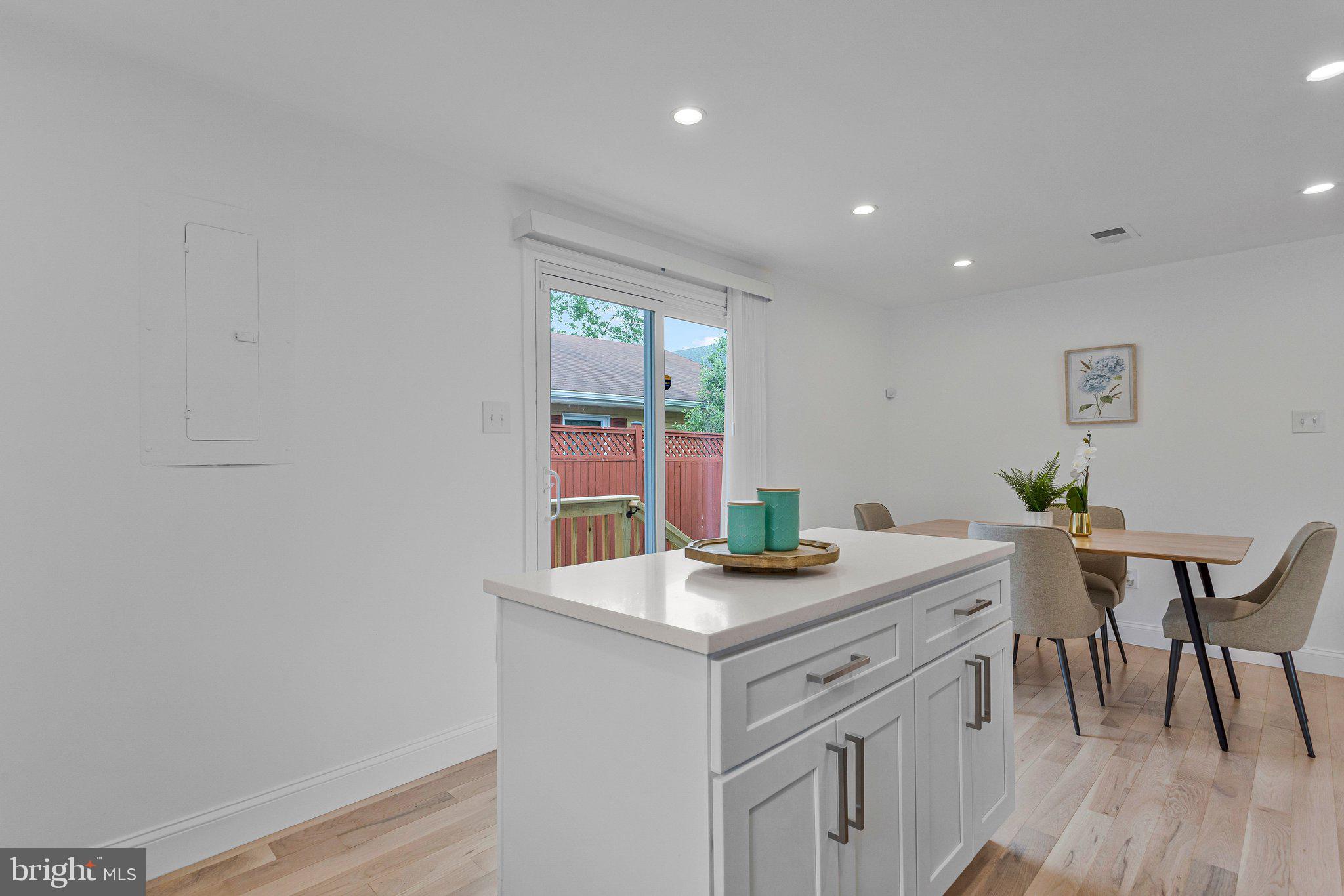 OYSTER HARBOR - Residential