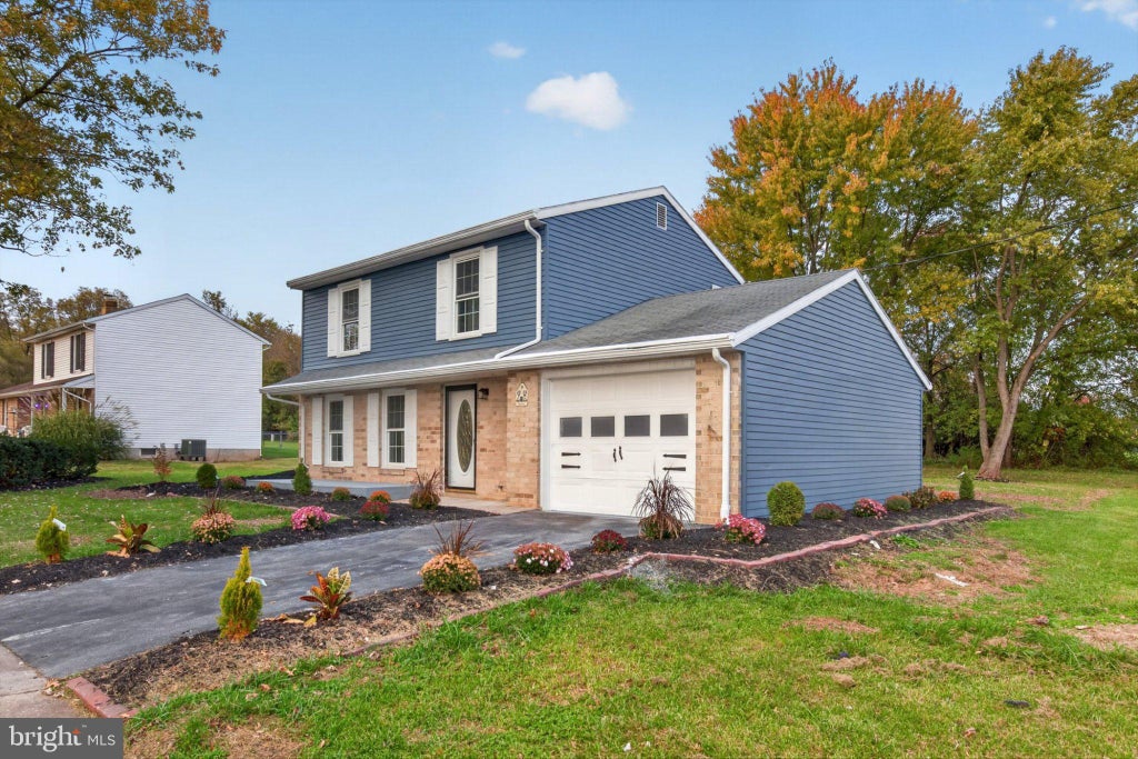 Photo of 68 Allen Lane, DOVER, PA 17315 (MLS # PAYK2113374)