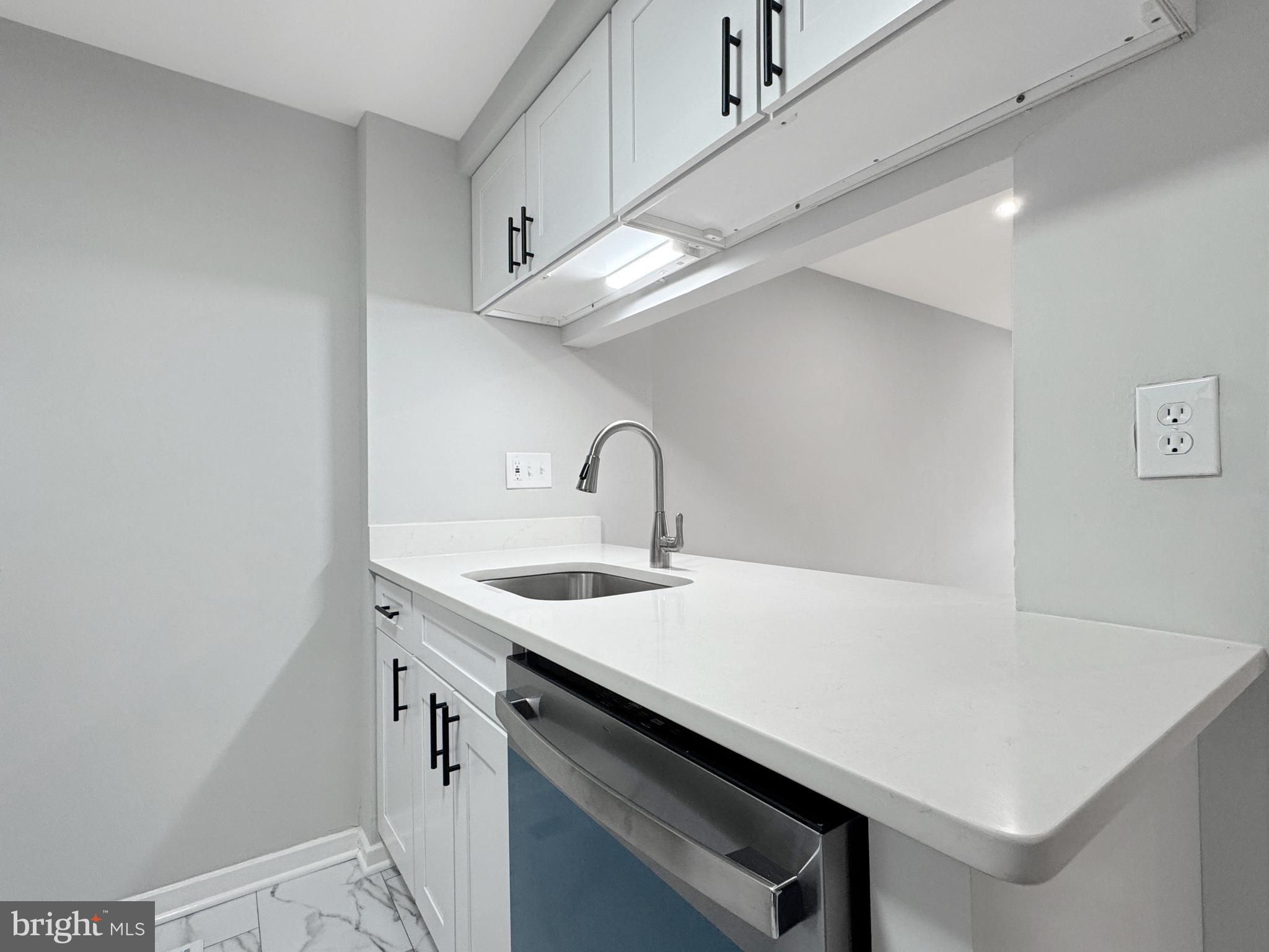 CHRISTOPHER COURT - Residential