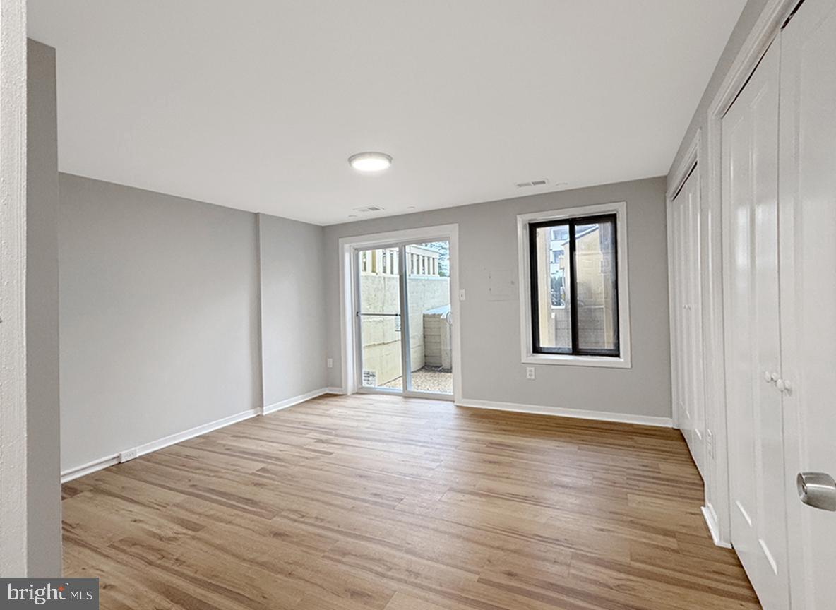 CHRISTOPHER COURT - Residential