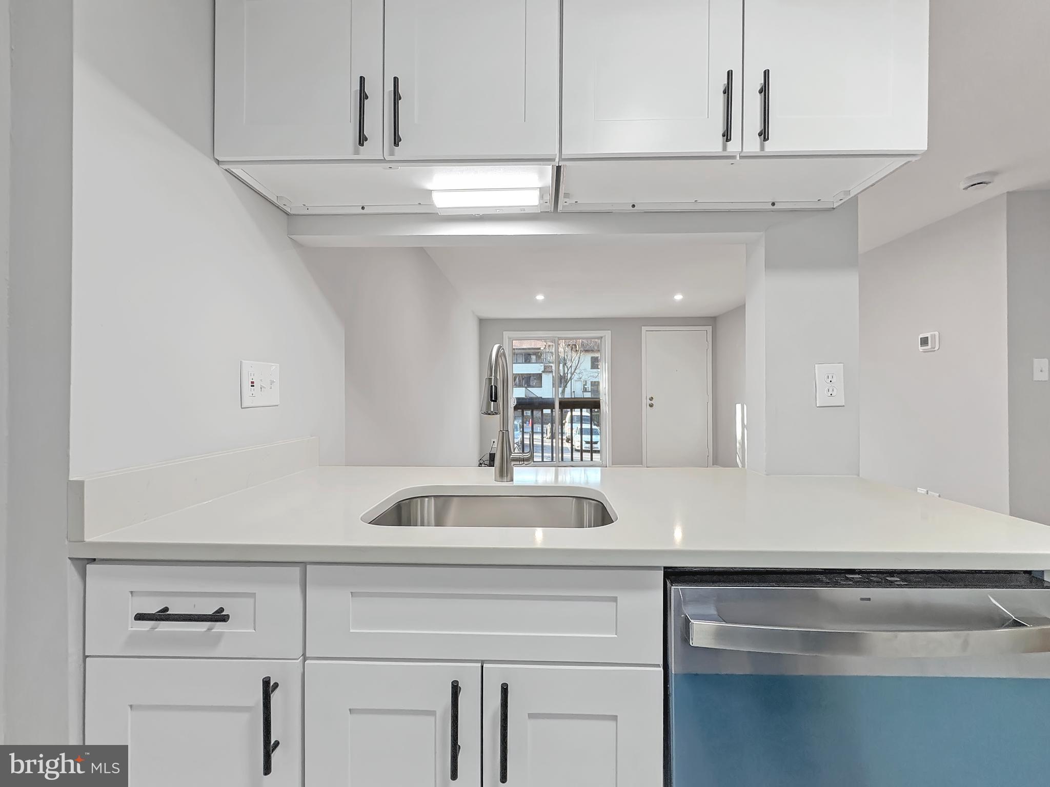 CHRISTOPHER COURT - Residential