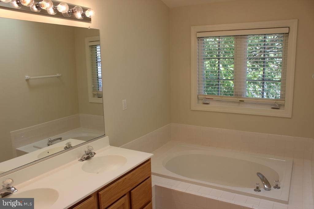 SUMMERS GROVE - Residential Lease