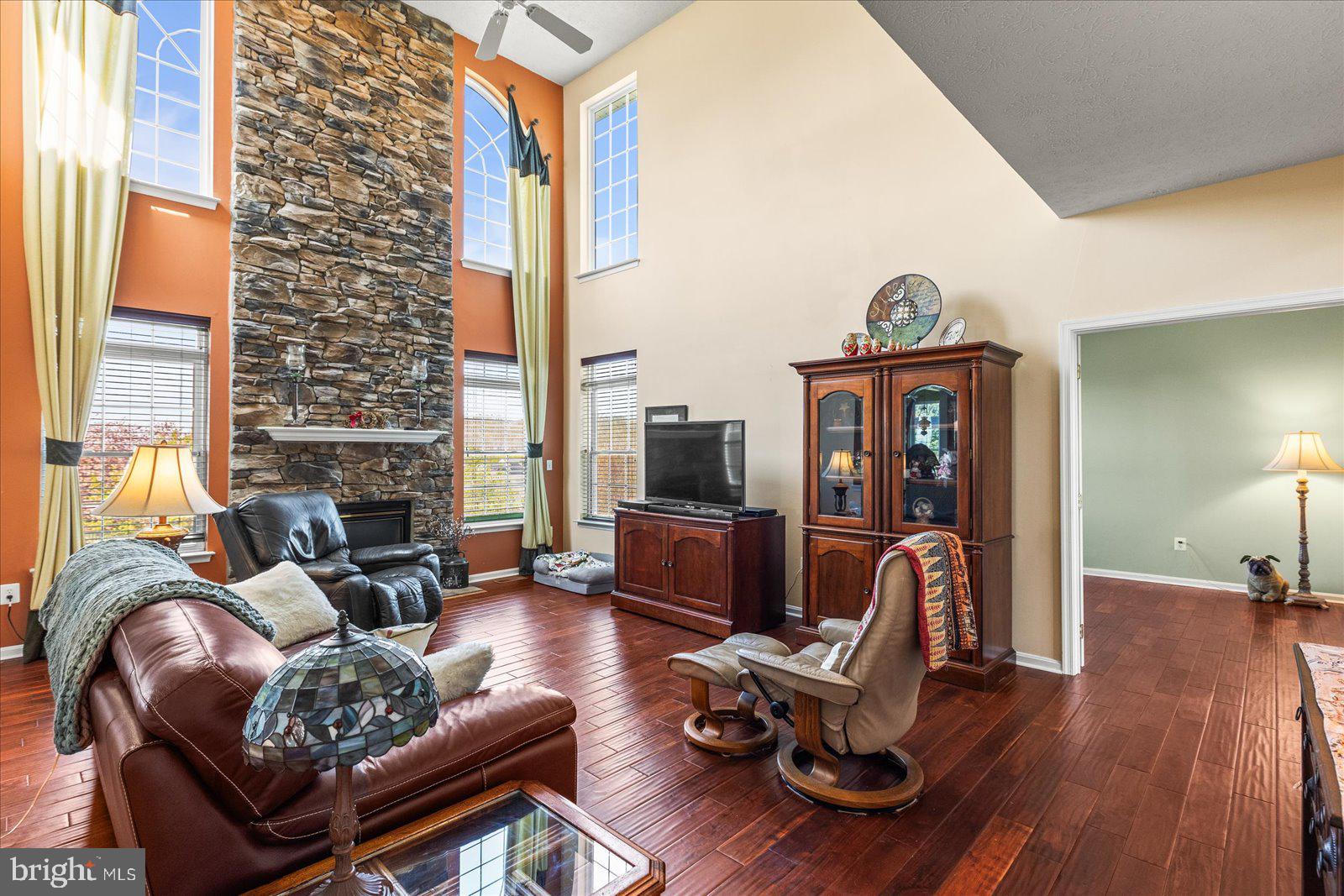 MELBOURNE MANOR - Residential