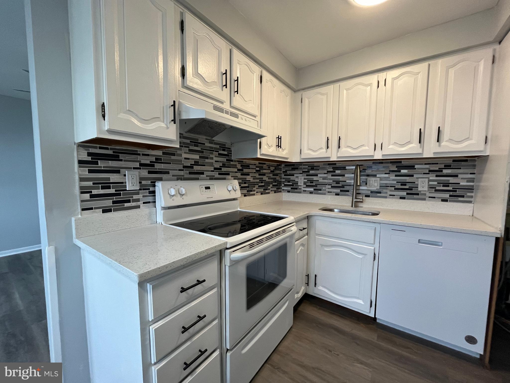 COURT OF HENDERSON - Residential Lease