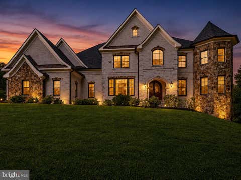 Photo of 936 Kimberwicke Rd, MCLEAN, VA 22102 (MLS # VAFX2334218)