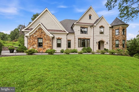 Photo of 936 Kimberwicke Rd, MCLEAN, VA 22102 (MLS # VAFX2334218)