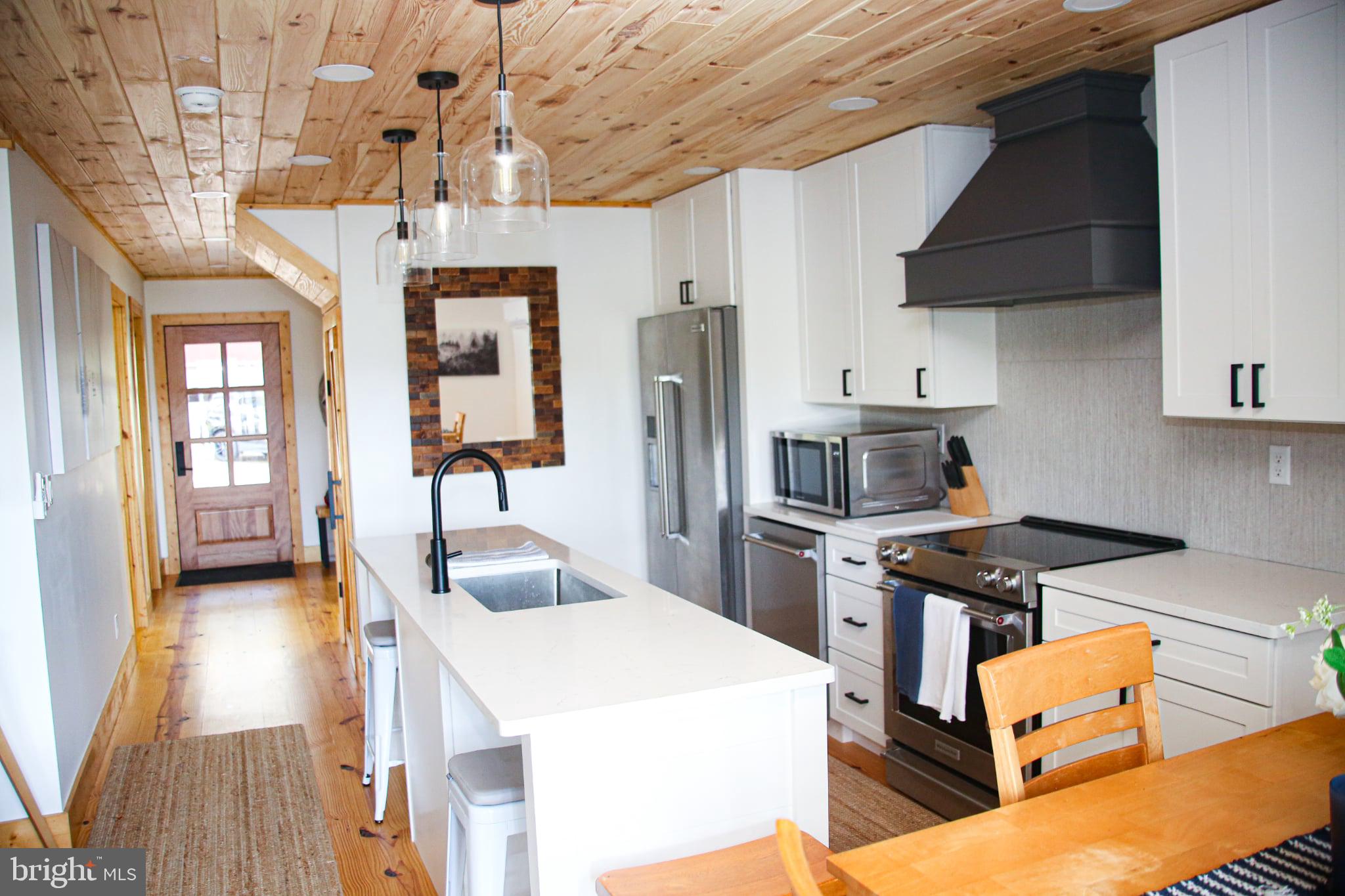 STONE TAVERN - Residential