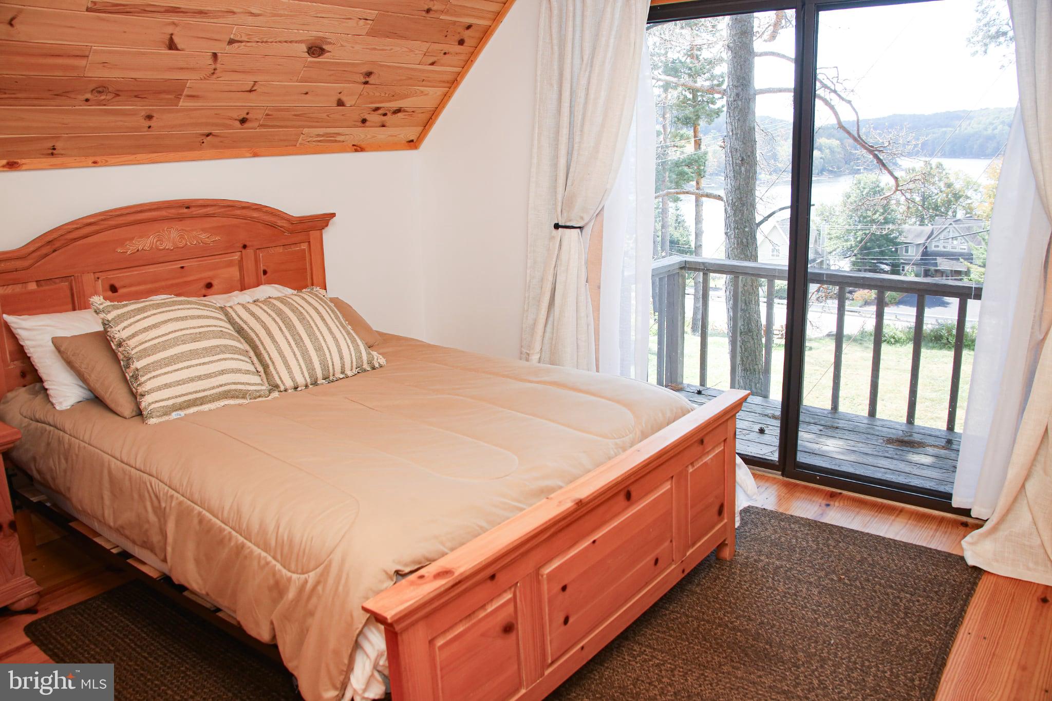 STONE TAVERN - Residential