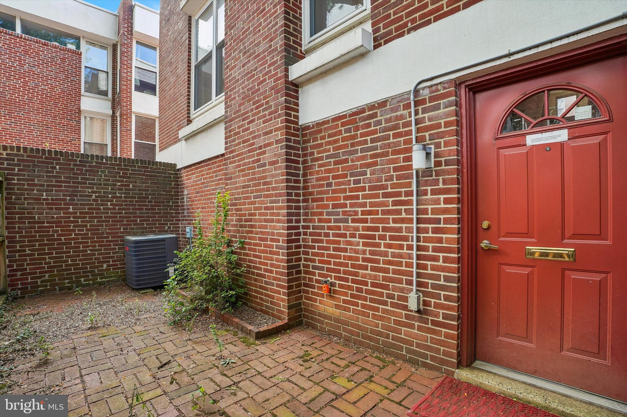 43 UNIVERSITY MEWS