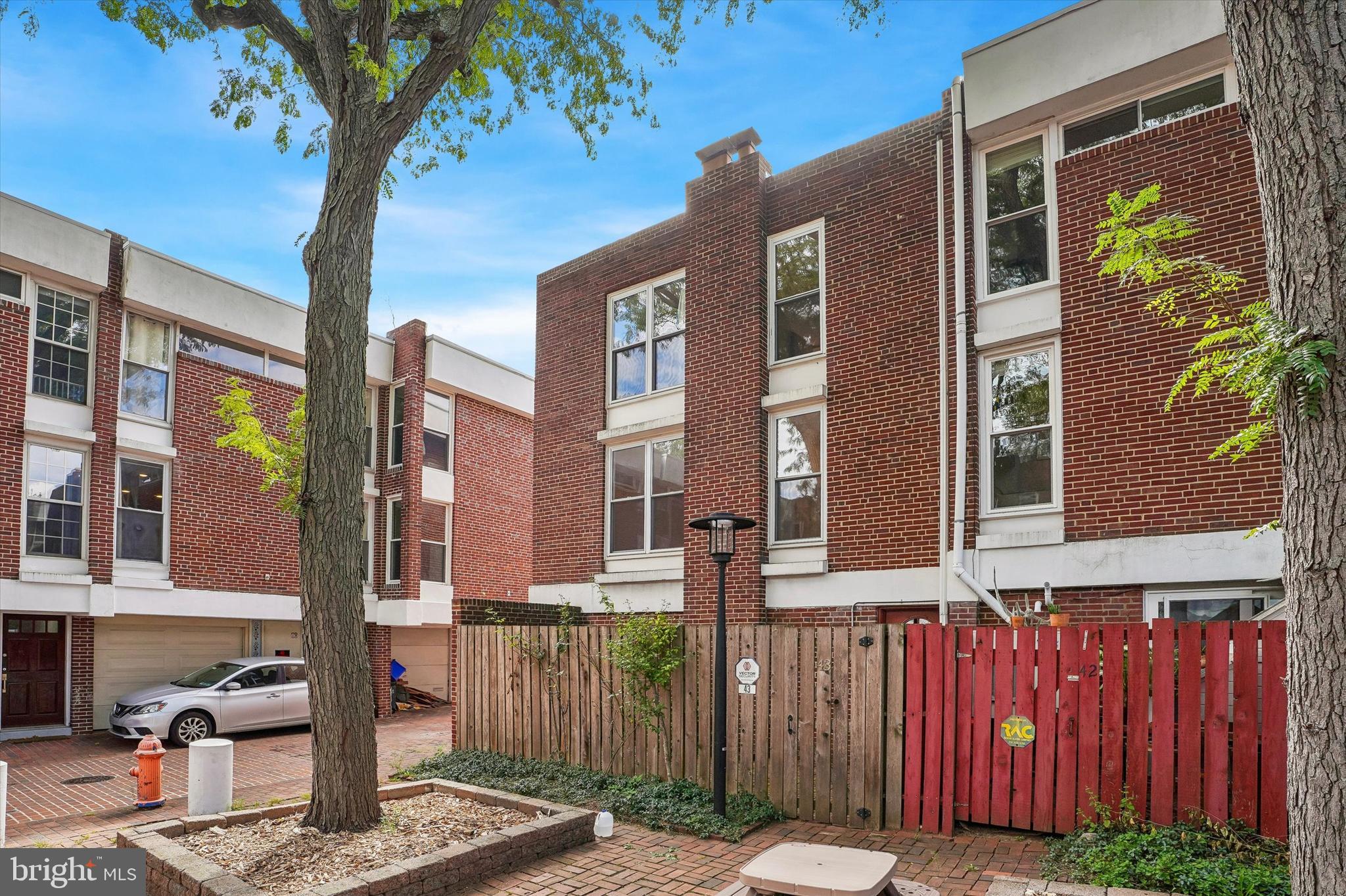 43 UNIVERSITY MEWS