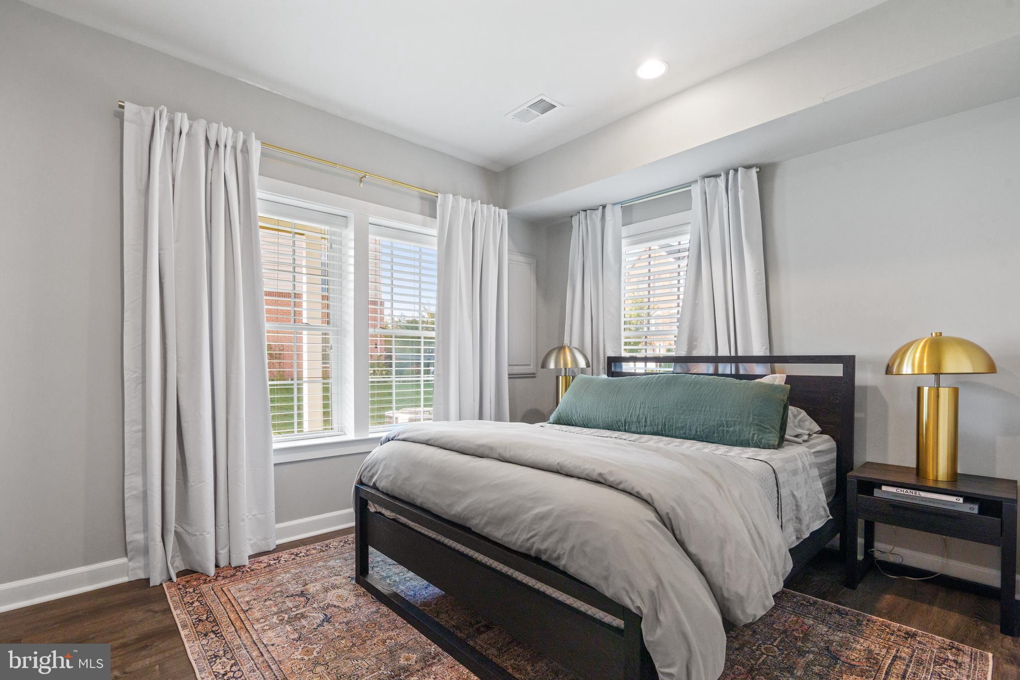 SEVEN HILLS - Residential