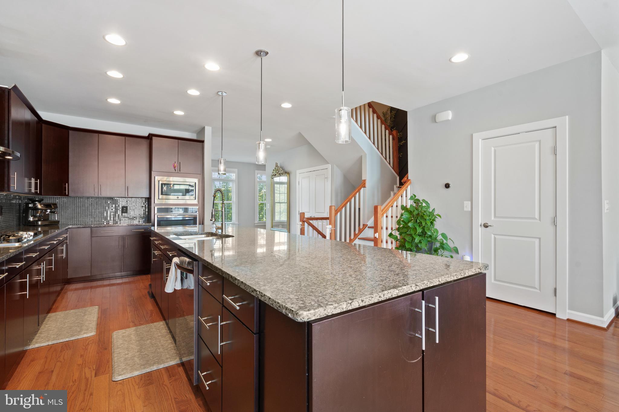 SEVEN HILLS - Residential