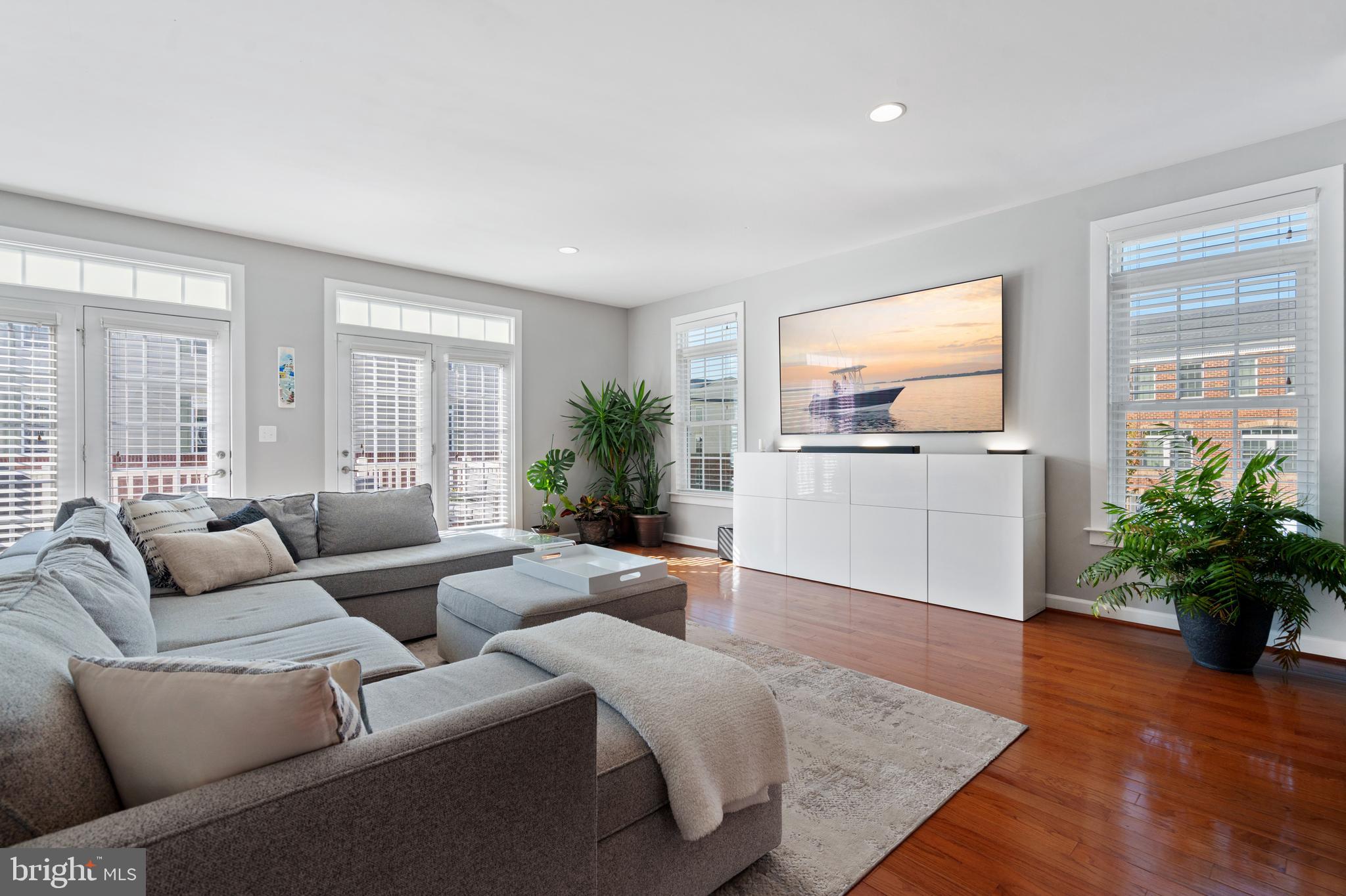 SEVEN HILLS - Residential