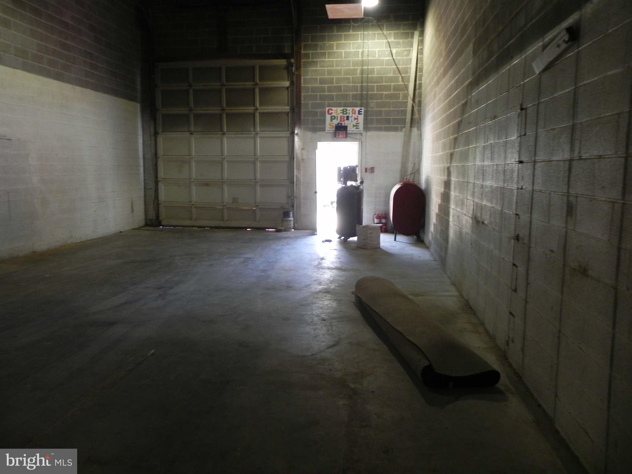 WAGGAMAN & HILL - Commercial Lease