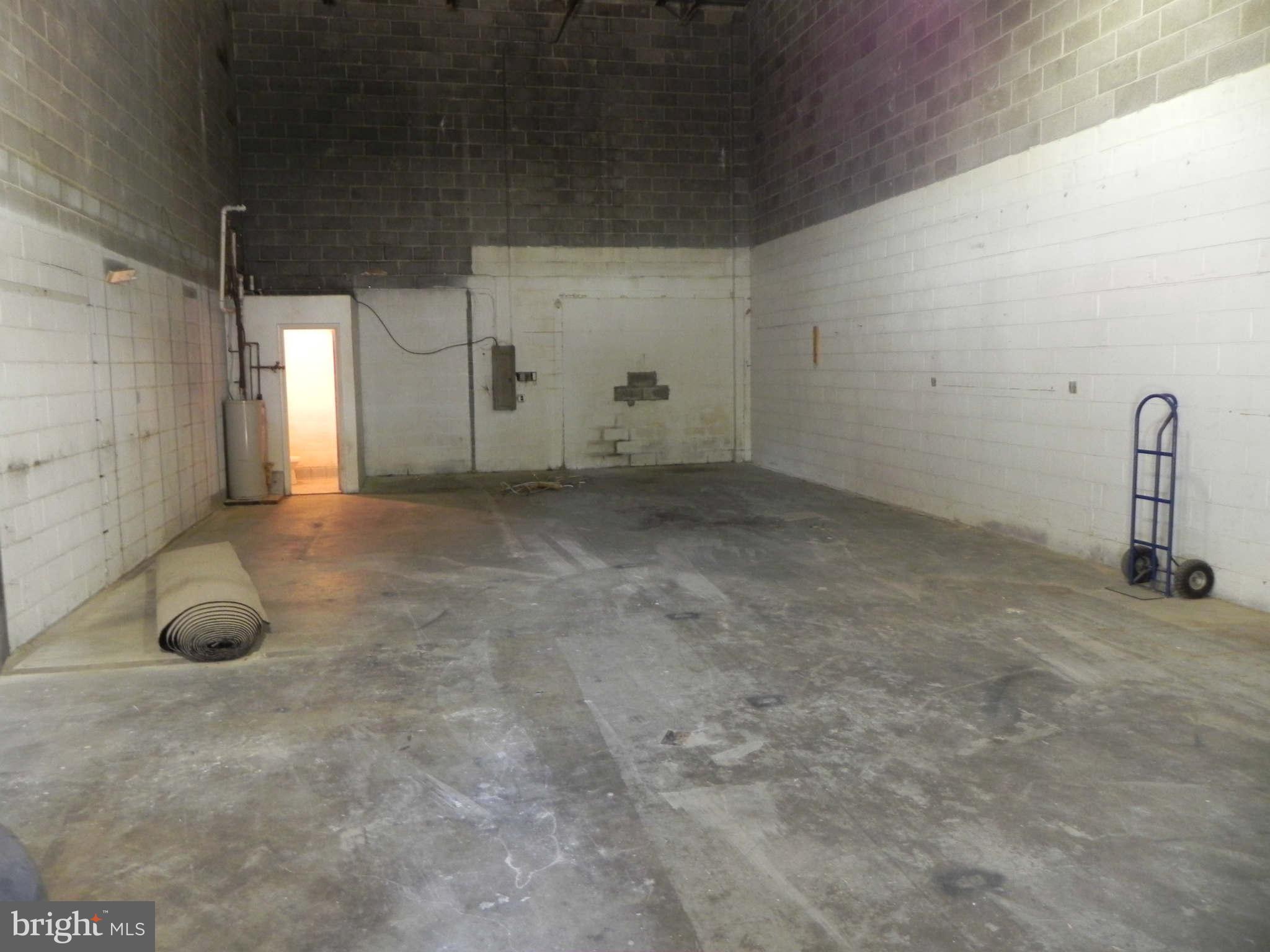 WAGGAMAN & HILL - Commercial Lease