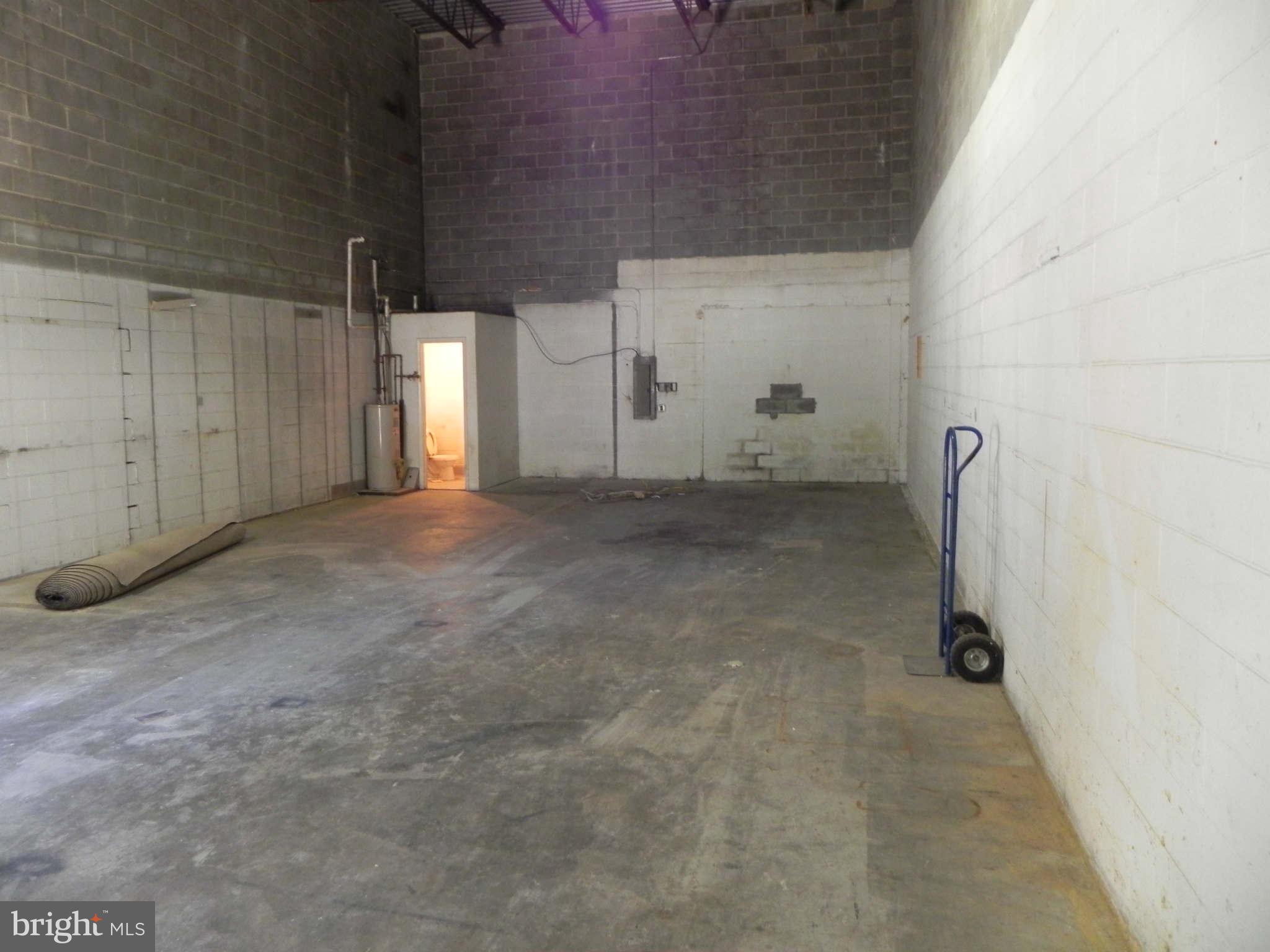 WAGGAMAN & HILL - Commercial Lease