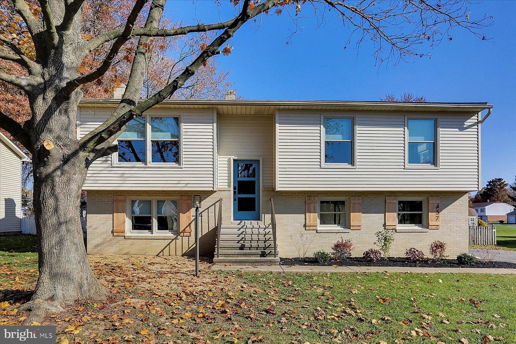 Photo of 457 Ashford Drive, Lancaster, PA 17601 (MLS # PALA2043708)