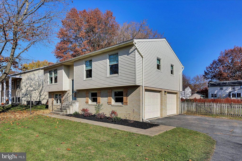 Photo of 457 Ashford Drive, Lancaster, PA 17601 (MLS # PALA2043708)