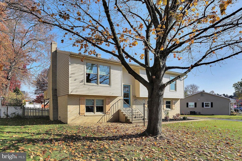 Photo of 457 Ashford Drive, Lancaster, PA 17601 (MLS # PALA2043708)